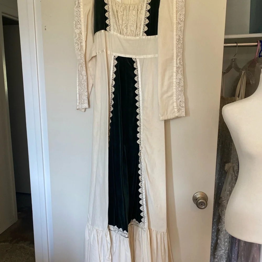 Genuine 70’s gunne sax prarie renaissance dress, size small - Picture 7 of 9